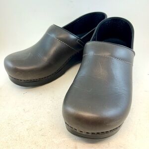 Dansko Classic Gray Leather Professional Stapled Clogs 40 9.5 10 FLAW
